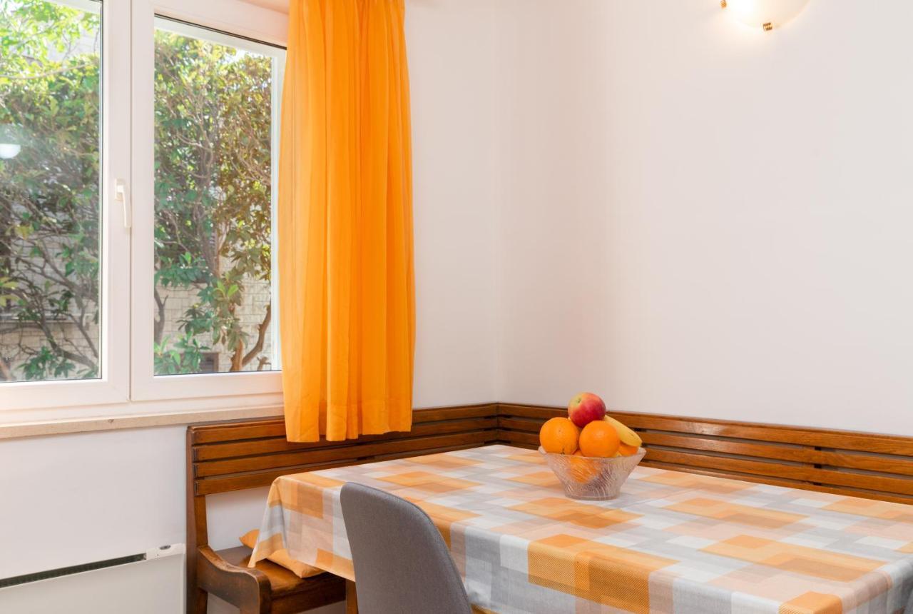 Apartment Nona - Center, 150 Meters From The Beach Supetar Εξωτερικό φωτογραφία
